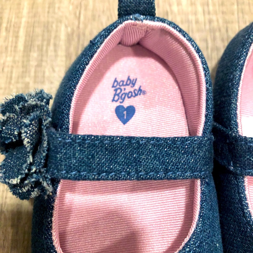 π 3/$9 π Baby Bβgosh Shoes π - Picture 2 of 6